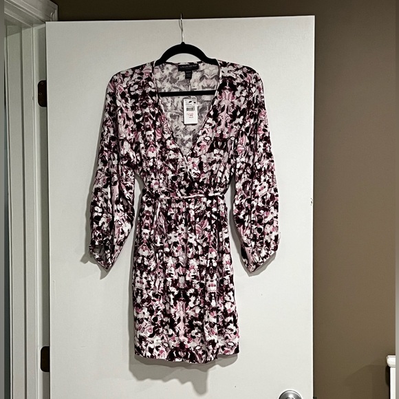 A Pea in the Pod Women’s maternity blouse, pink burgundy pattern Size Medium NWT - Picture 1 of 6